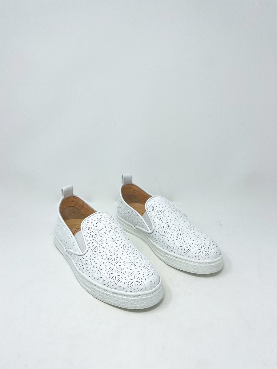 Gaia Spring in White